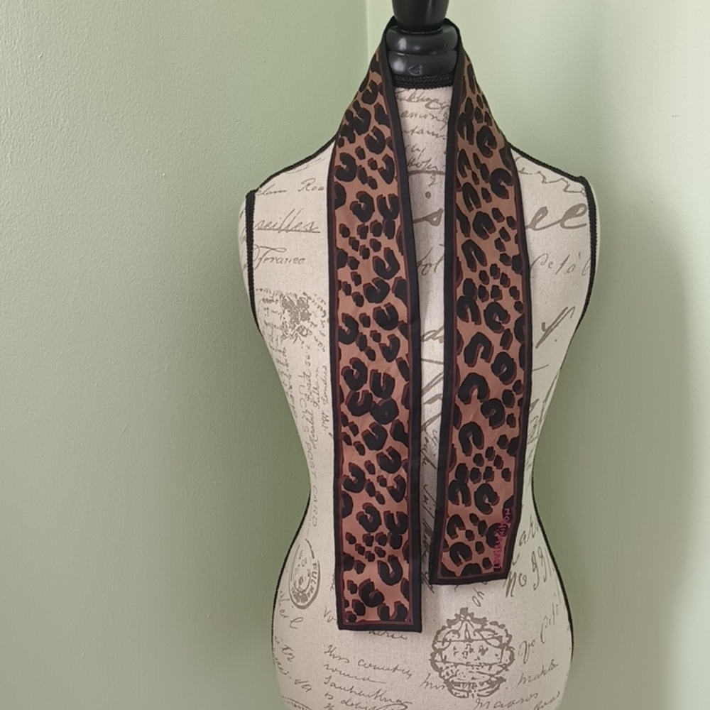 Louis Vuitton Leopard Bandeau Steven Sprouse Elegant Quiet Luxury Bag Charm